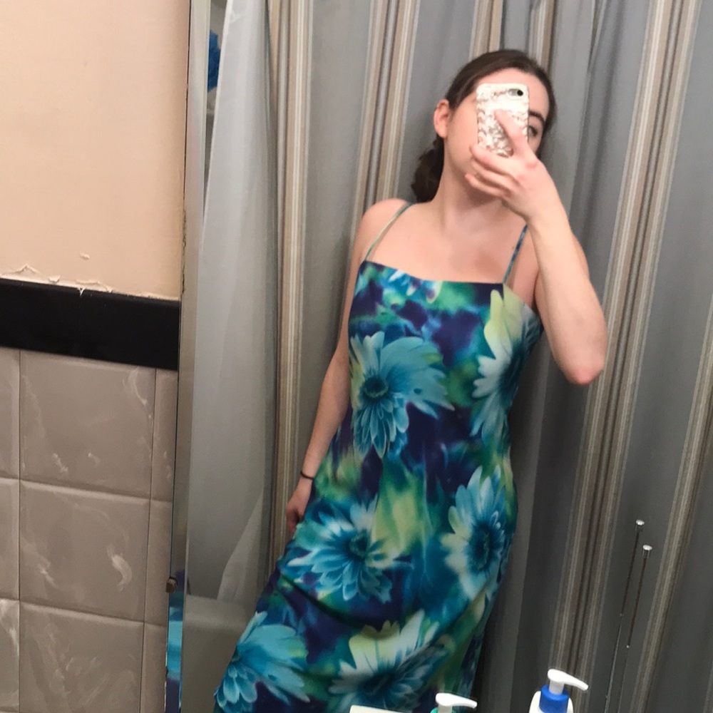 Vintage women’s  blue and green daisy print flowy maxi dress